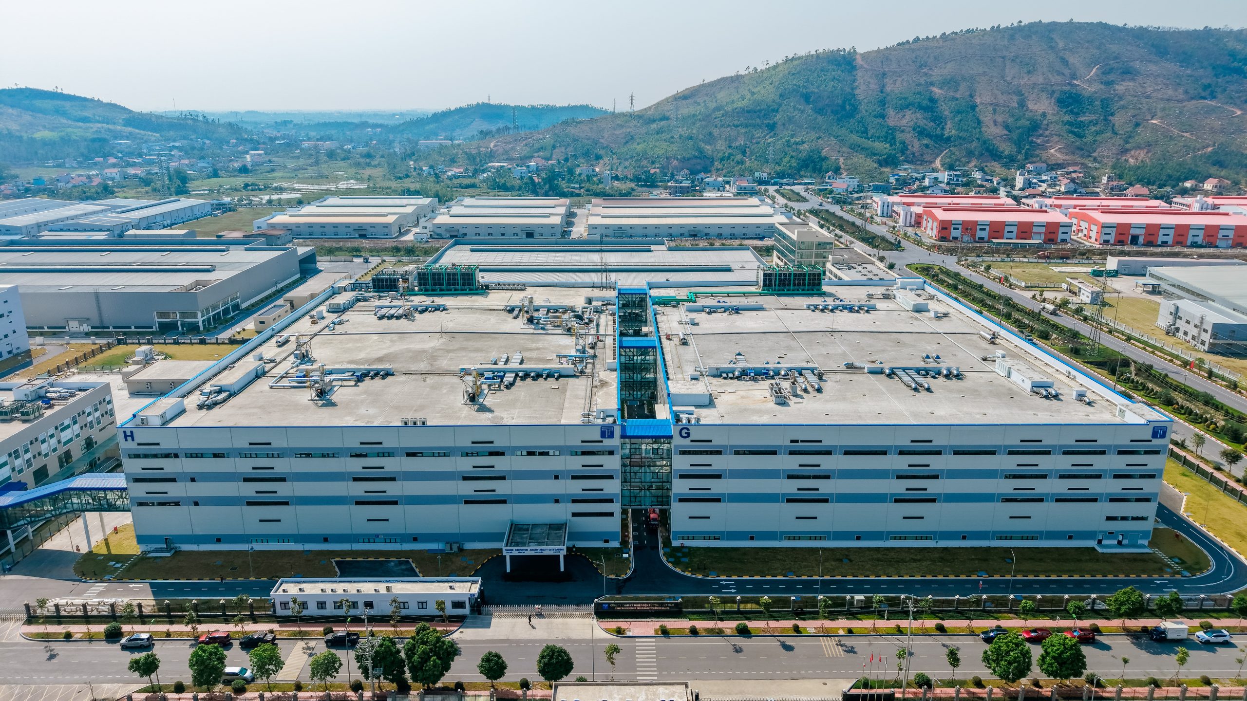 OGSV thi công lắp đặt ống gió tại Tonly-Đông Mai 1.