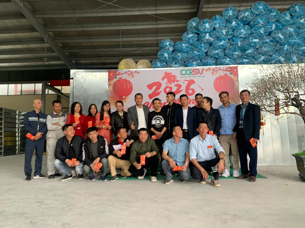 Buổi gặp mặt đầu năm và trao lì xì Tết tại Sao Việt