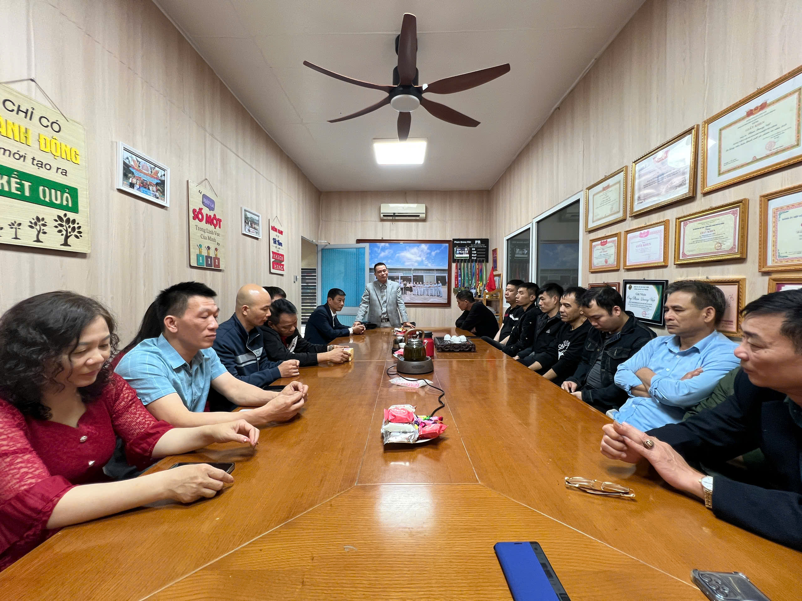 Buổi gặp mặt đầu năm và trao lì xì Tết tại Sao Việt