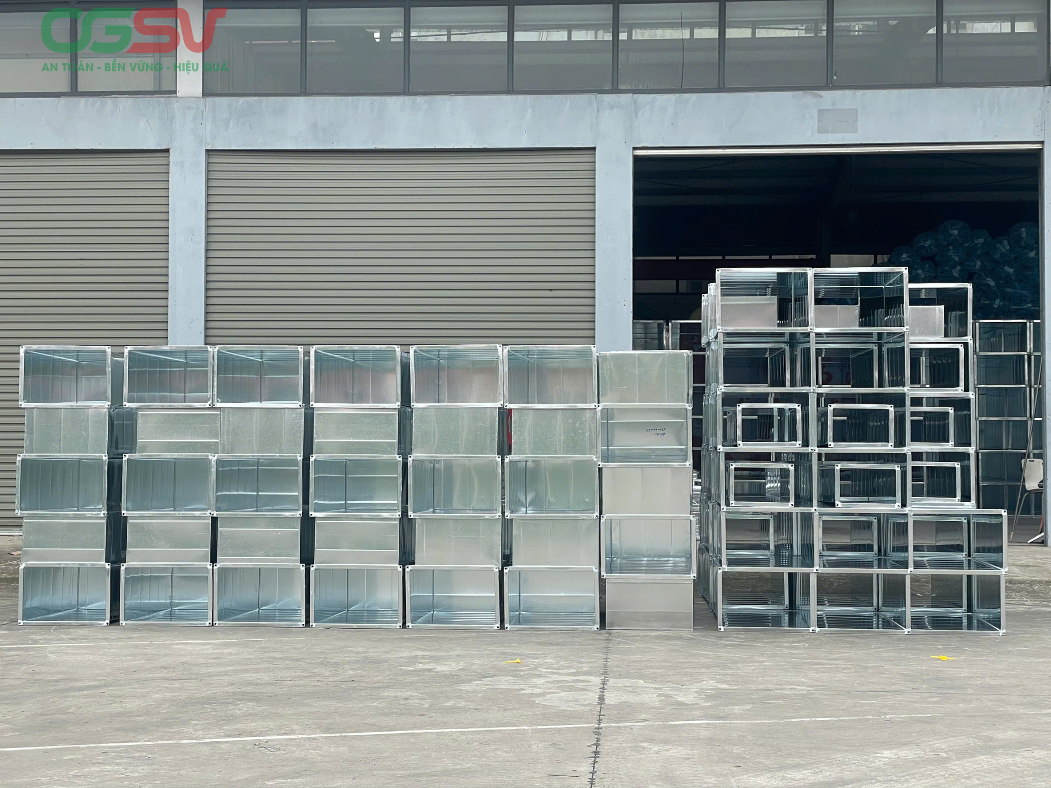 Ống gió vuông tôn mạ kẽm do OGSV – Công ty Ống gió Sao Việt sản xuất, ứng dụng trong hệ thống HVAC, thông gió nhà xưởng và công trình công nghiệp