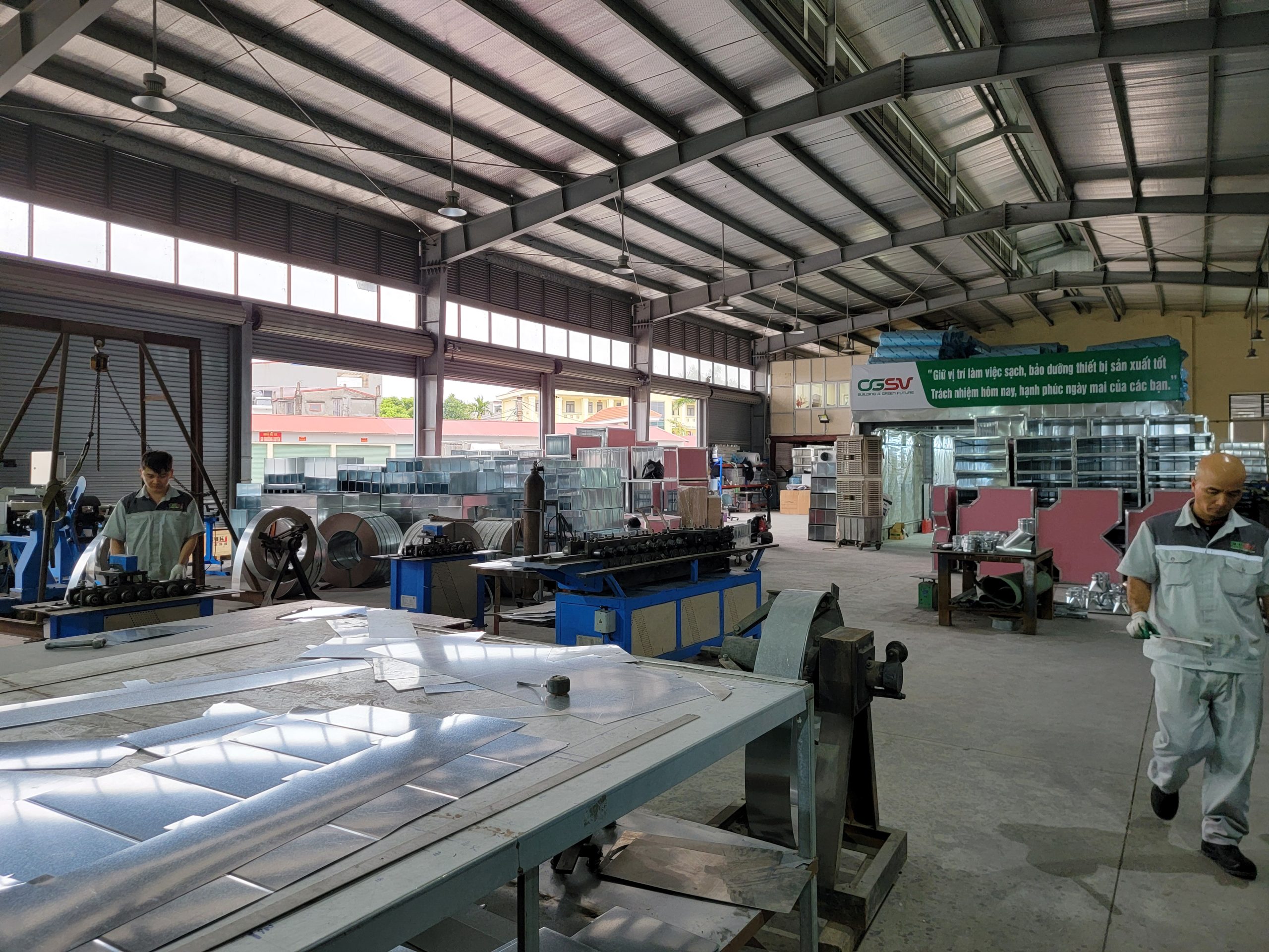 Xưởng sản xuất ống gió quy mô lớn áp dụng tiêu chuẩn SMACNA – nâng cao chất lượng ống gió Hải Phòng và ống gió Việt Nam đáp ứng yêu cầu công trình hiện đại.